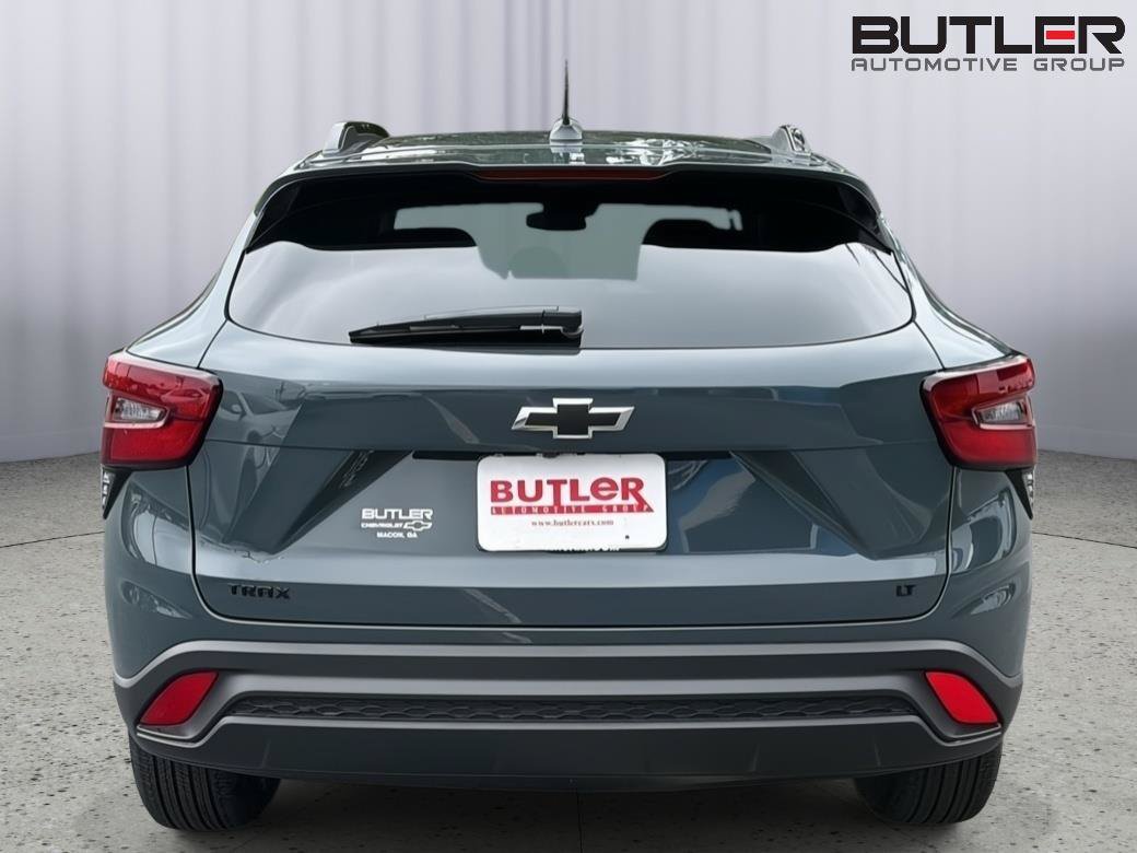 New 2026 Chevrolet Trax LT w/ Midnight Edition FWD image 5