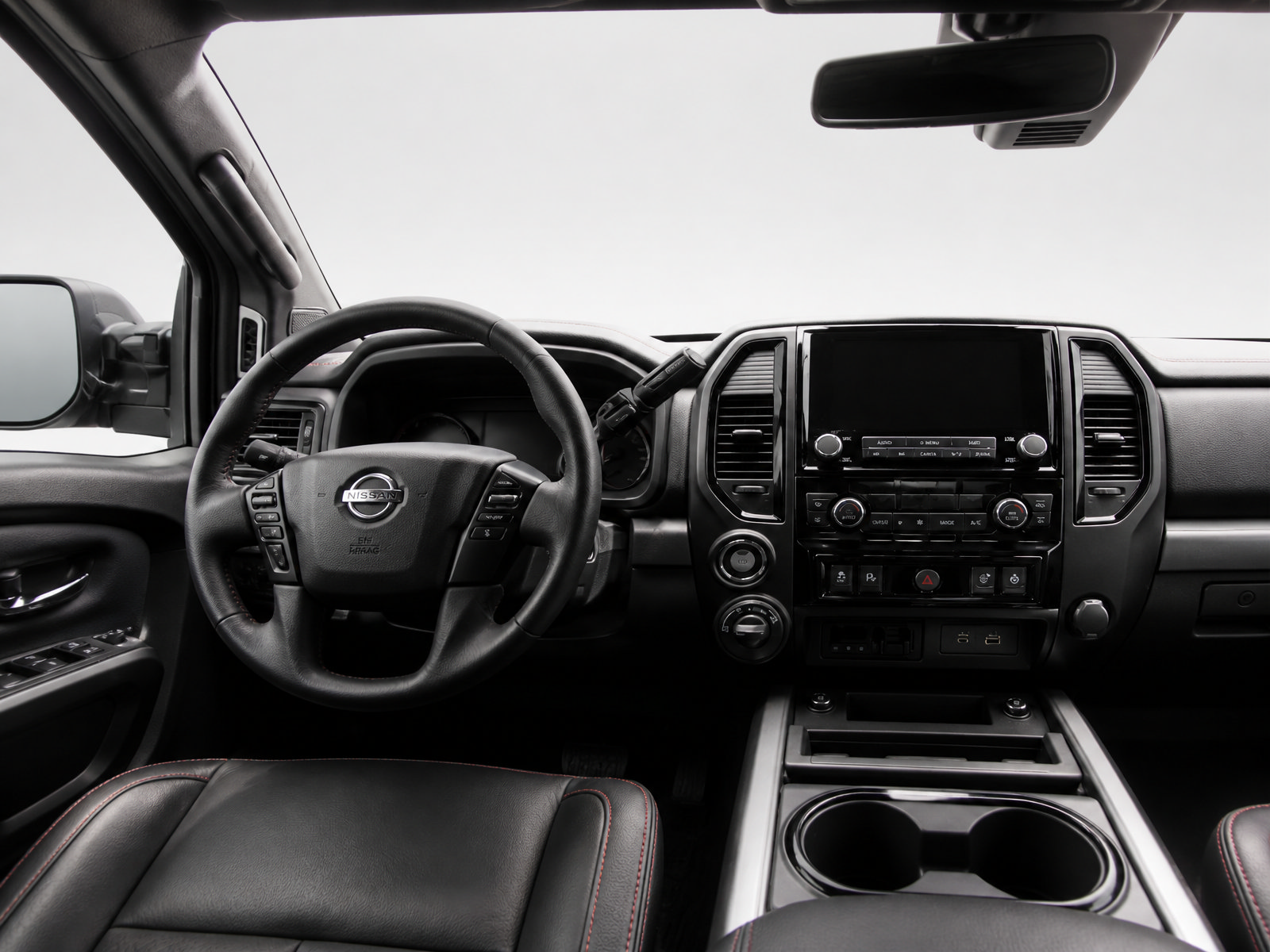 Used 2024 Nissan Titan PRO-4X w/ Pro-4x Convenience Package AWD/4WD image 9