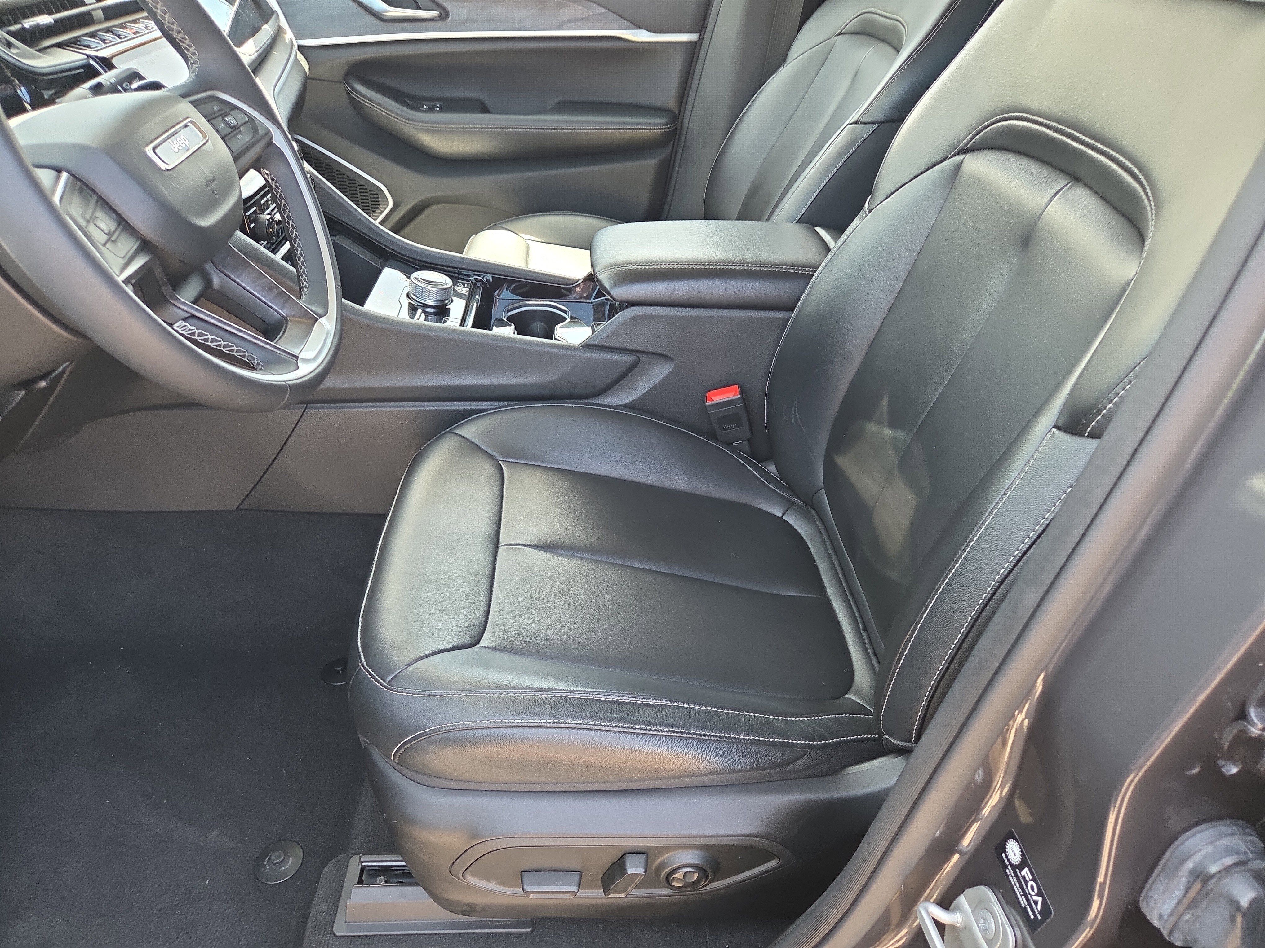 Used 2023 Jeep Grand Cherokee 4WD 4xe image 5