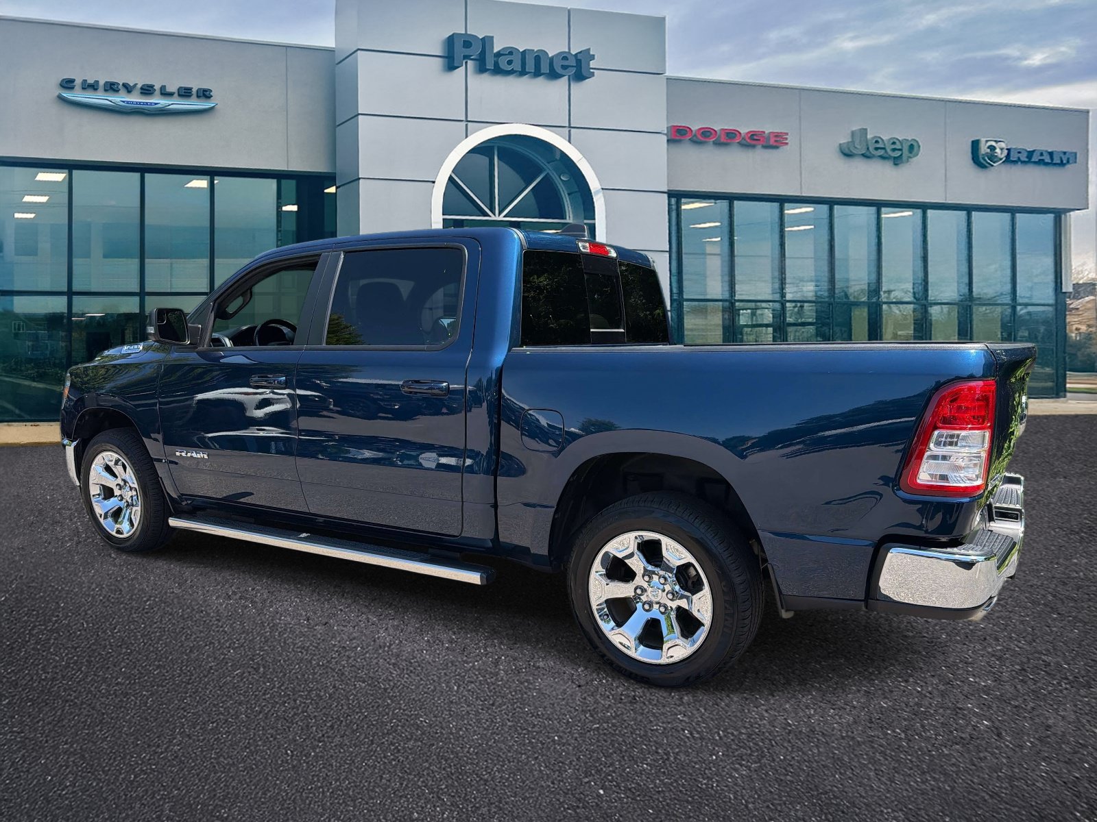 Used 2022 RAM 1500 Big Horn AWD/4WD image 3