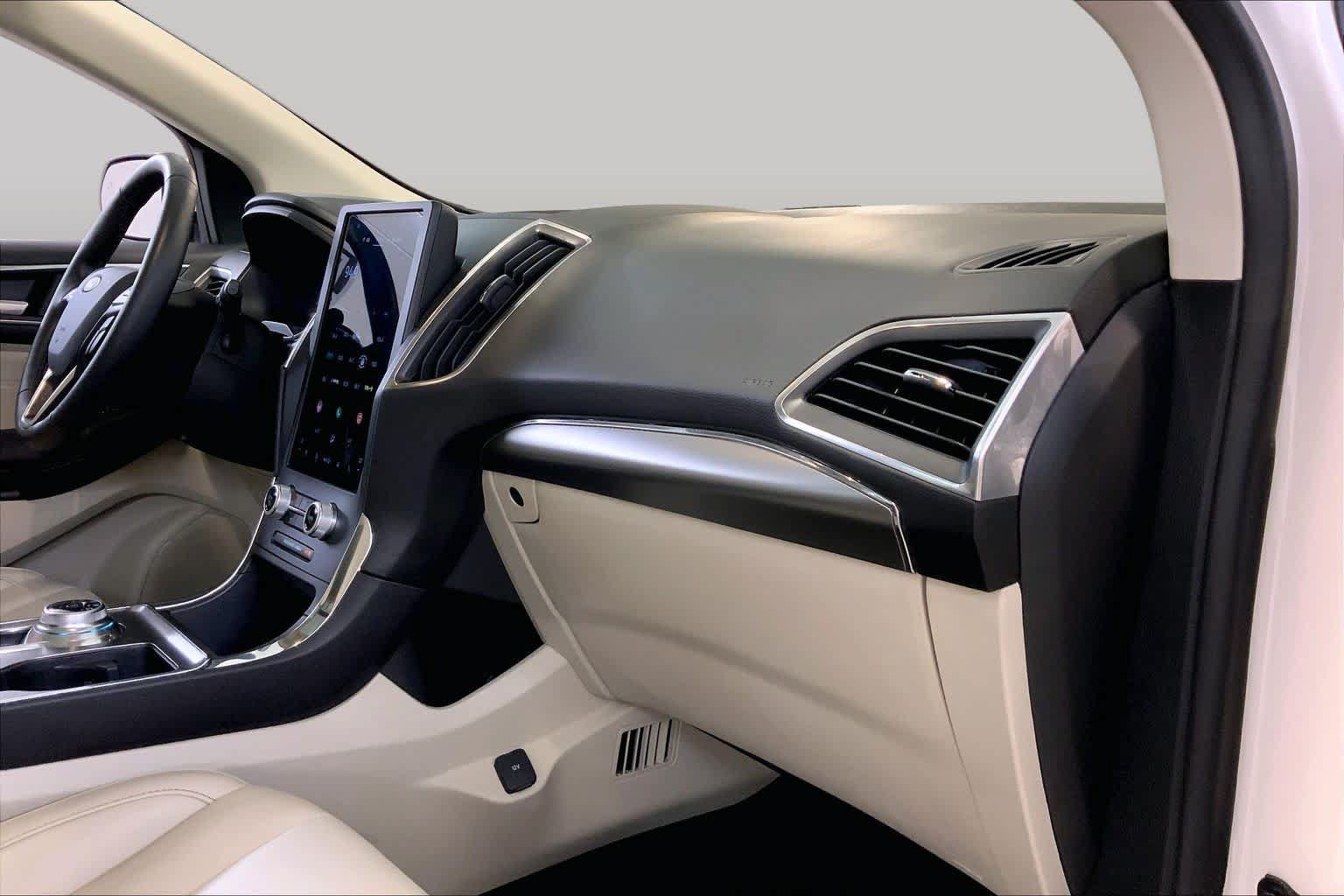 Used 2022 Ford Edge Titanium AWD/4WD image 18