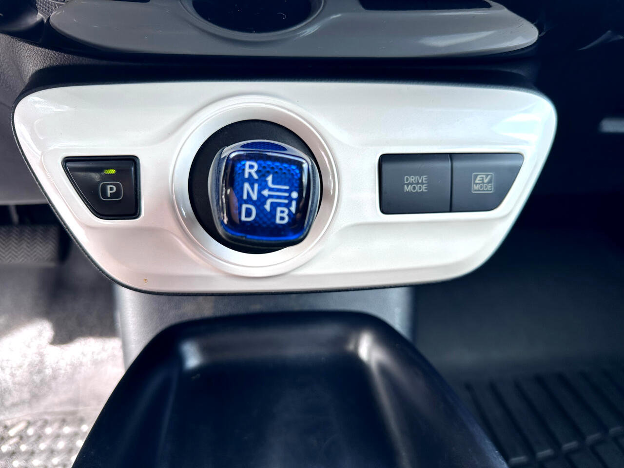 Used 2018 Toyota Prius Two image 37