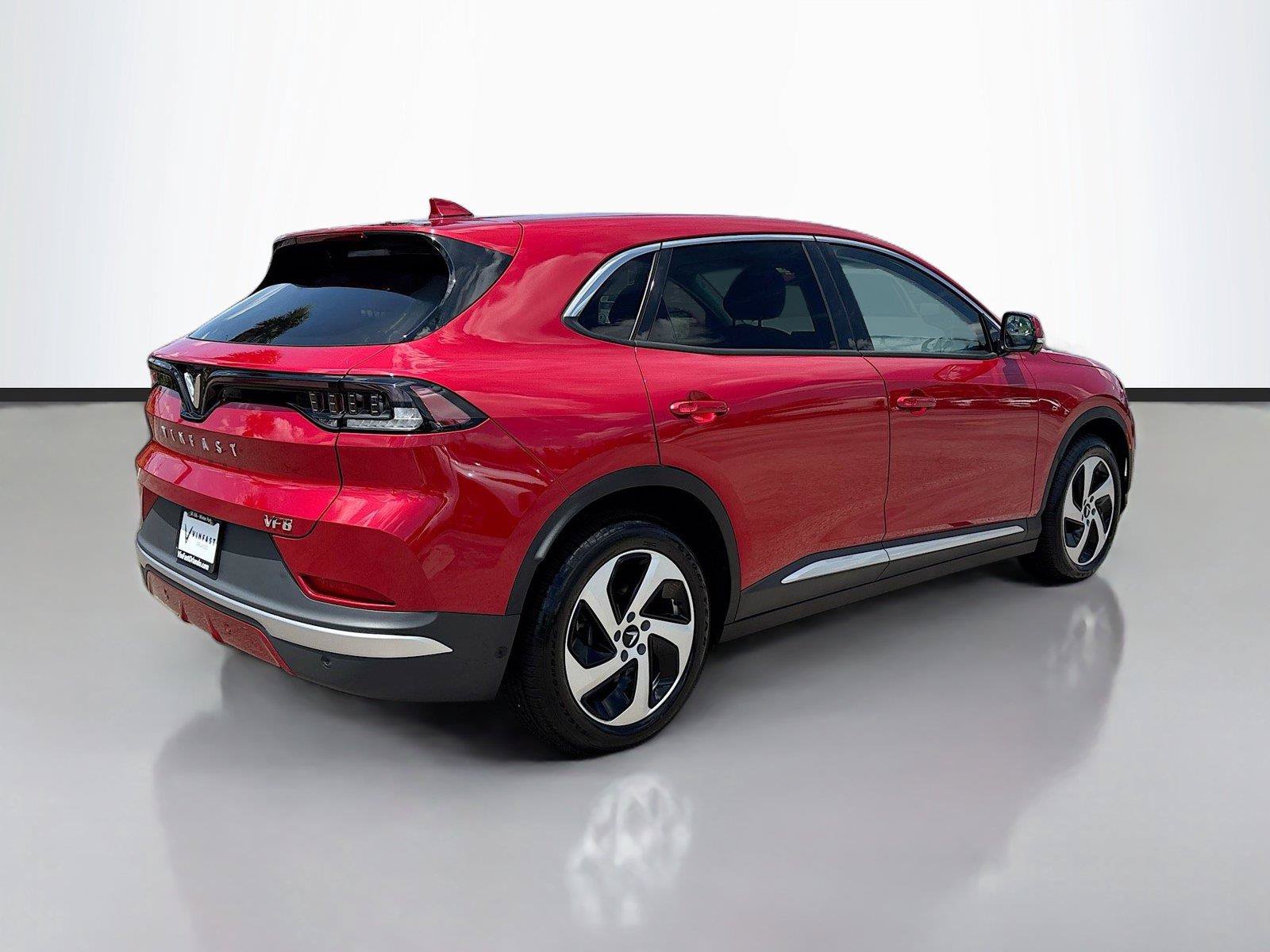 New 2025 VinFast VF 8 Eco AWD/4WD image 7
