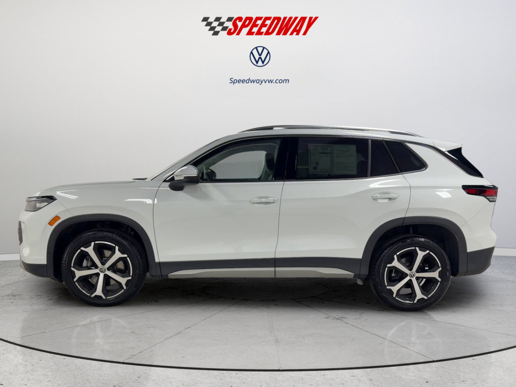 Certified 2025 Volkswagen Tiguan SE AWD/4WD image 10