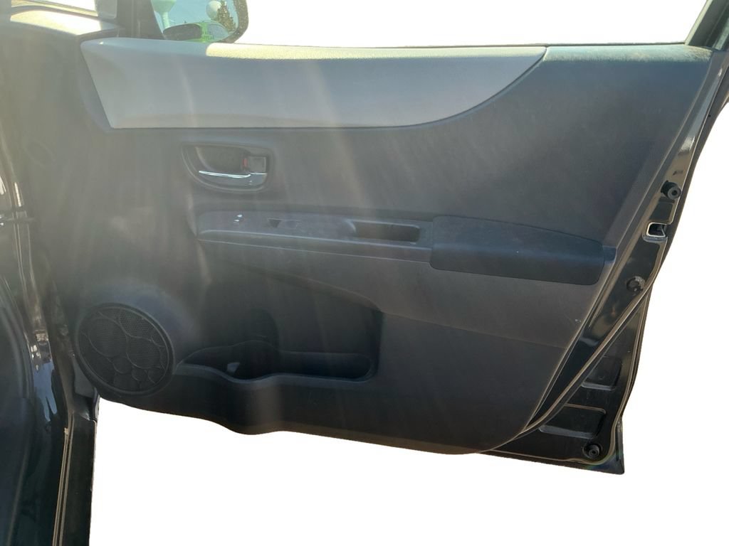 Used 2012 Toyota Yaris LE FWD image 17