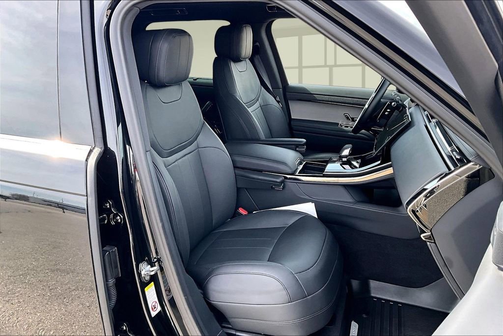Certified 2025 Land Rover Range Rover Sport SE image 7