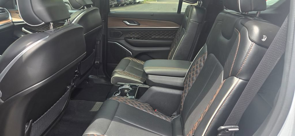 Used 2023 Jeep Grand Cherokee L Summit w/ Luxury Tech Group V AWD/4WD image 12