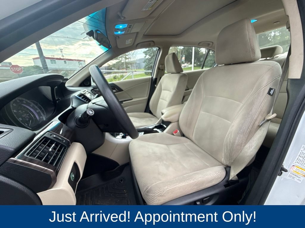 Used 2017 Honda Accord EX image 9