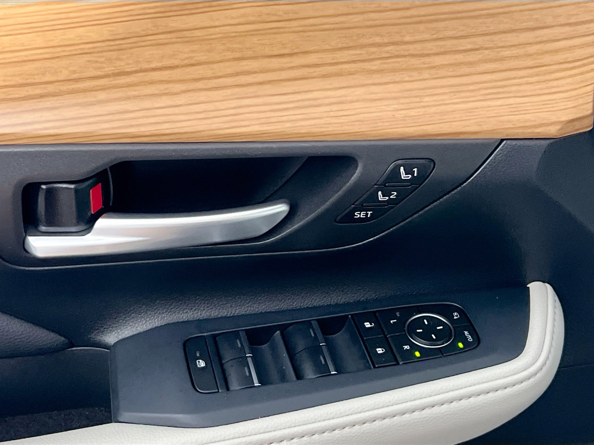 Used 2025 Toyota Grand Highlander AWD Hybrid image 16