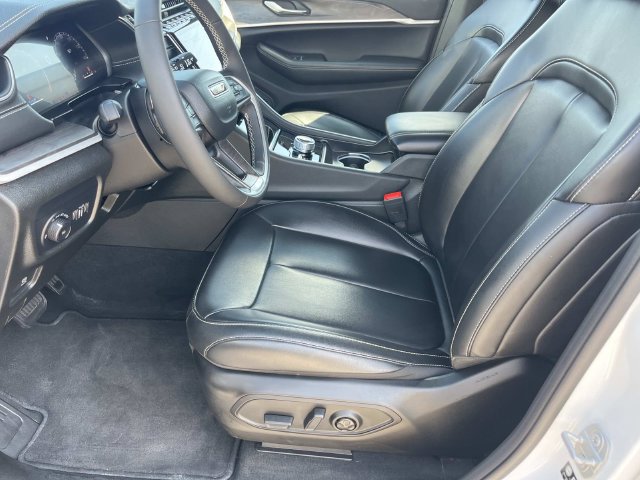 Used 2025 Jeep Grand Cherokee L Limited AWD/4WD image 28