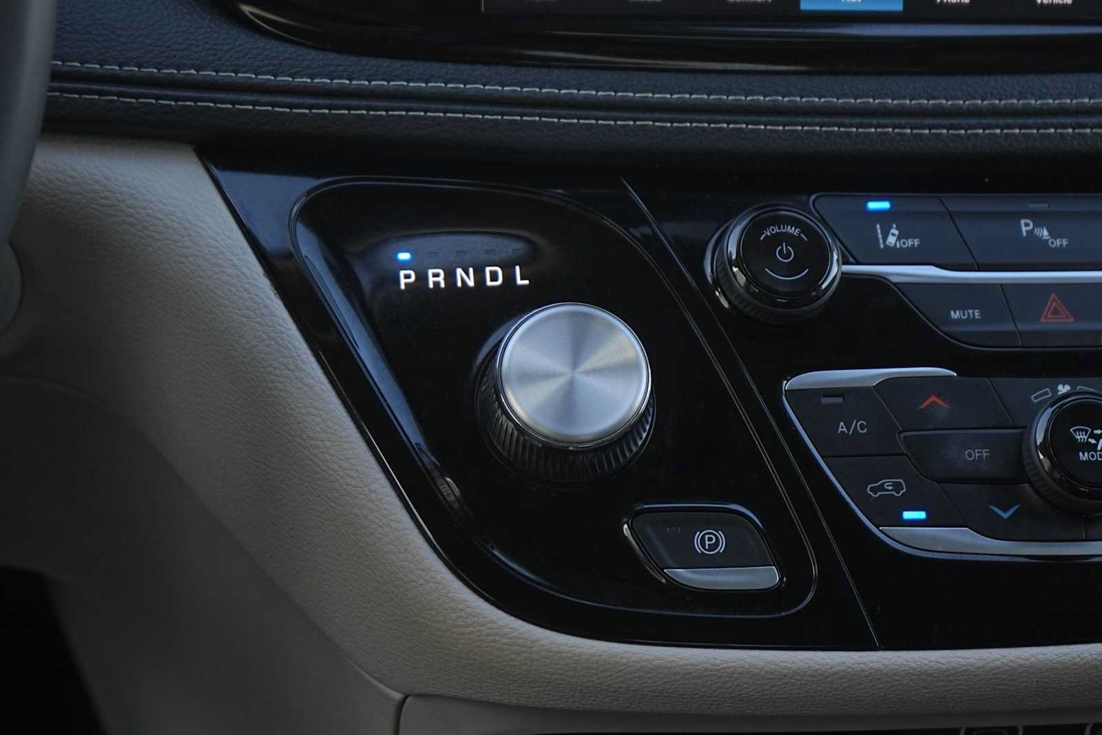 Used 2024 Chrysler Pacifica Limited FWD image 20