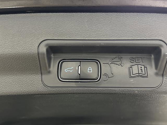 Used 2023 Ford Explorer XLT AWD/4WD image 16