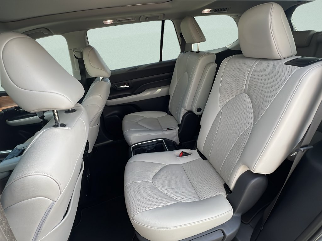 Used 2025 Toyota Grand Highlander AWD image 10