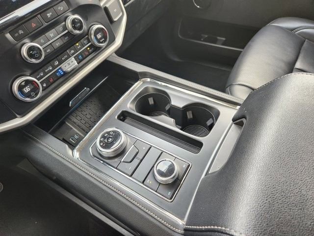 Used 2024 Ford Expedition XLT image 18