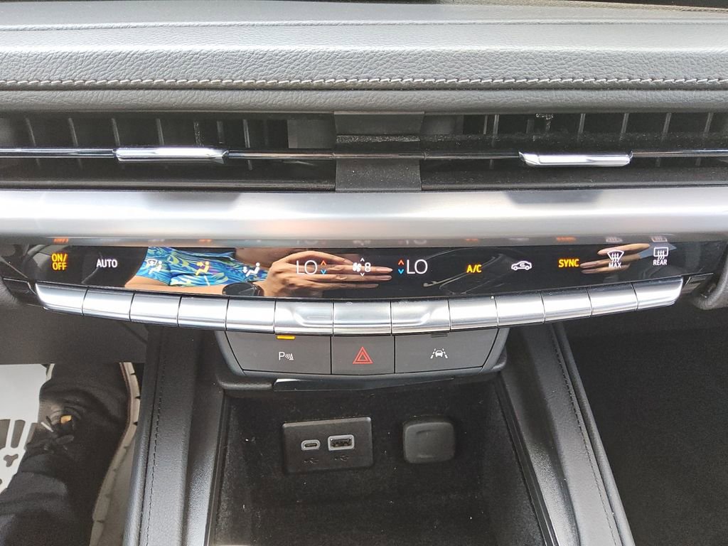 Used 2025 Cadillac XT4 Premium Luxury image 21