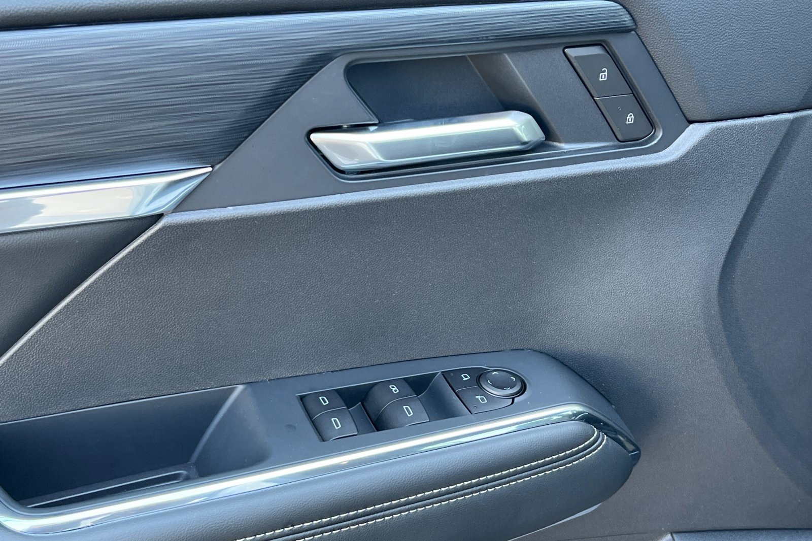 New 2025 GMC Acadia Elevation w/ Elevation Premium Package image 9