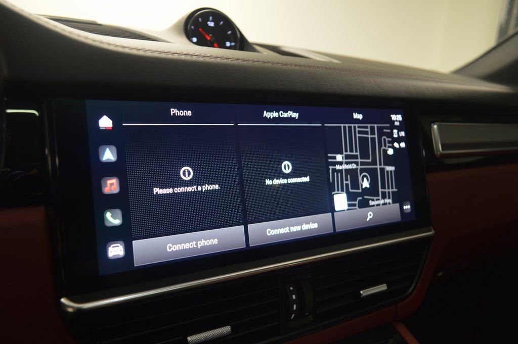 Certified 2023 Porsche Cayenne Platinum Edition image 29