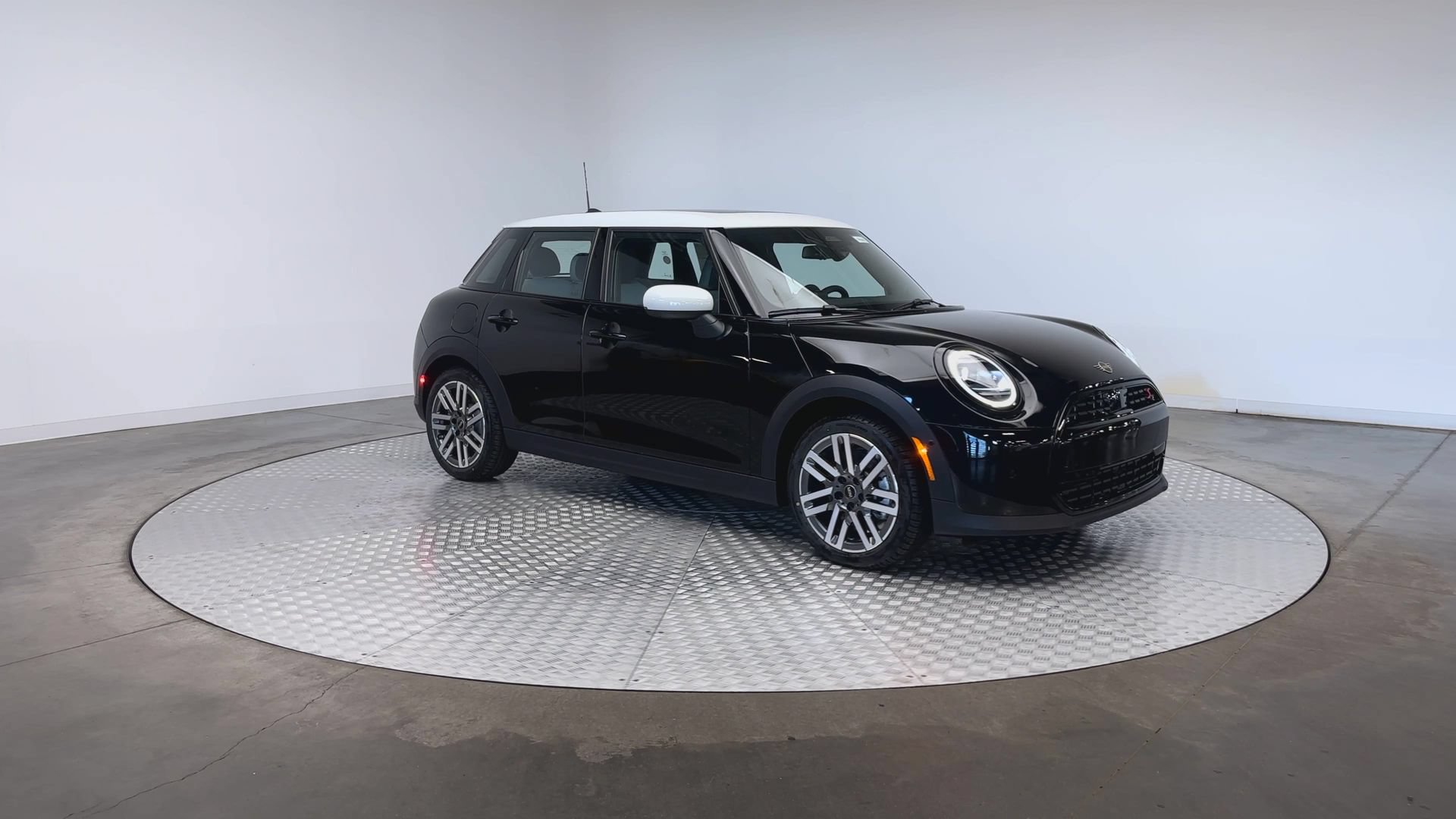 Used 2027 MINI Cooper S FWD image 2