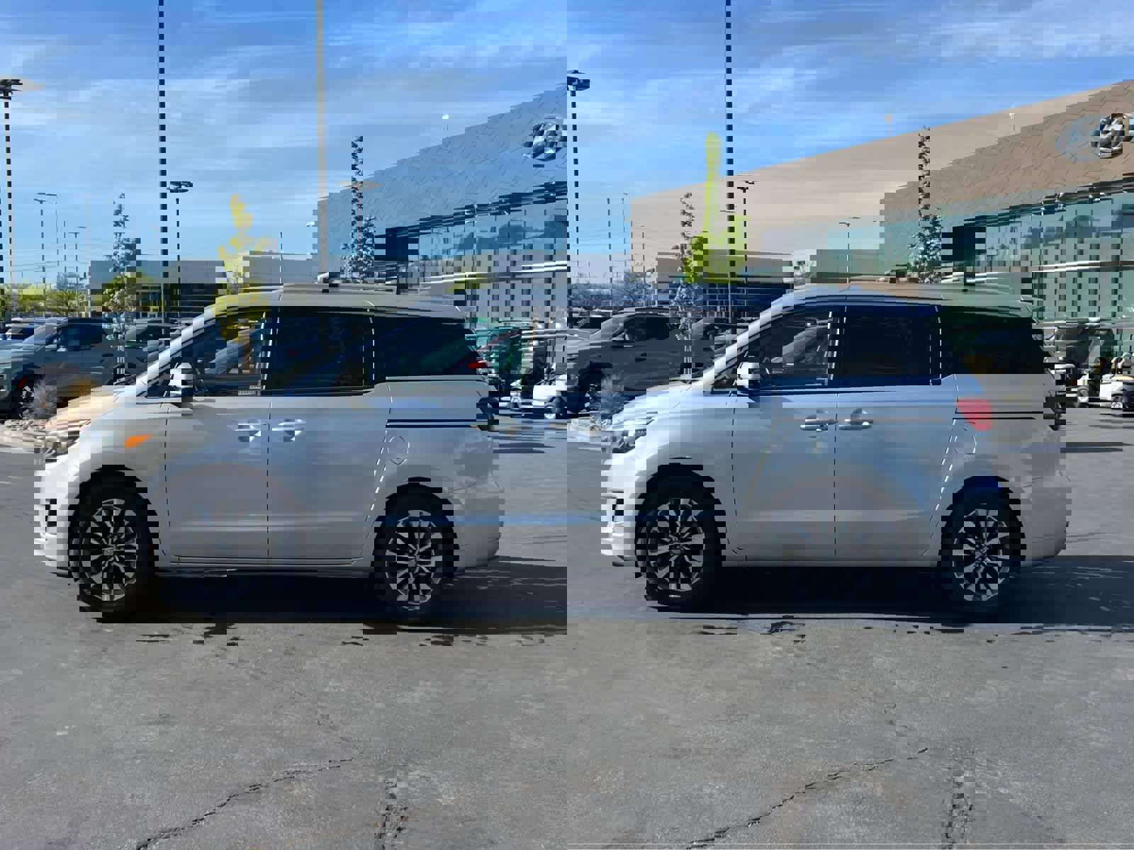 Used 2016 Kia Sedona SX image 12