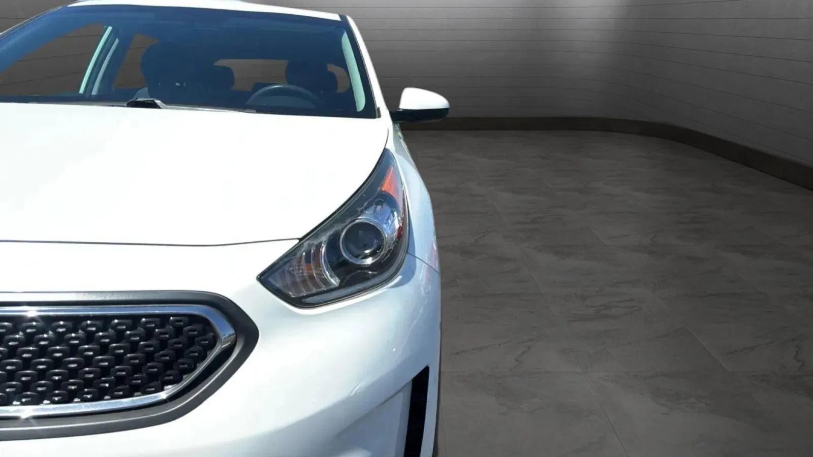 Used 2017 Kia Niro FE FWD image 19