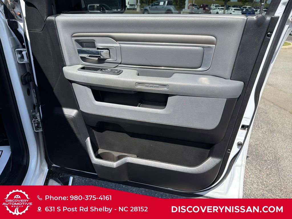 Used 2018 RAM 1500 Classic SLT image 31