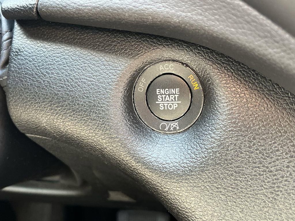 Used 2023 Jeep Cherokee Altitude Lux image 17