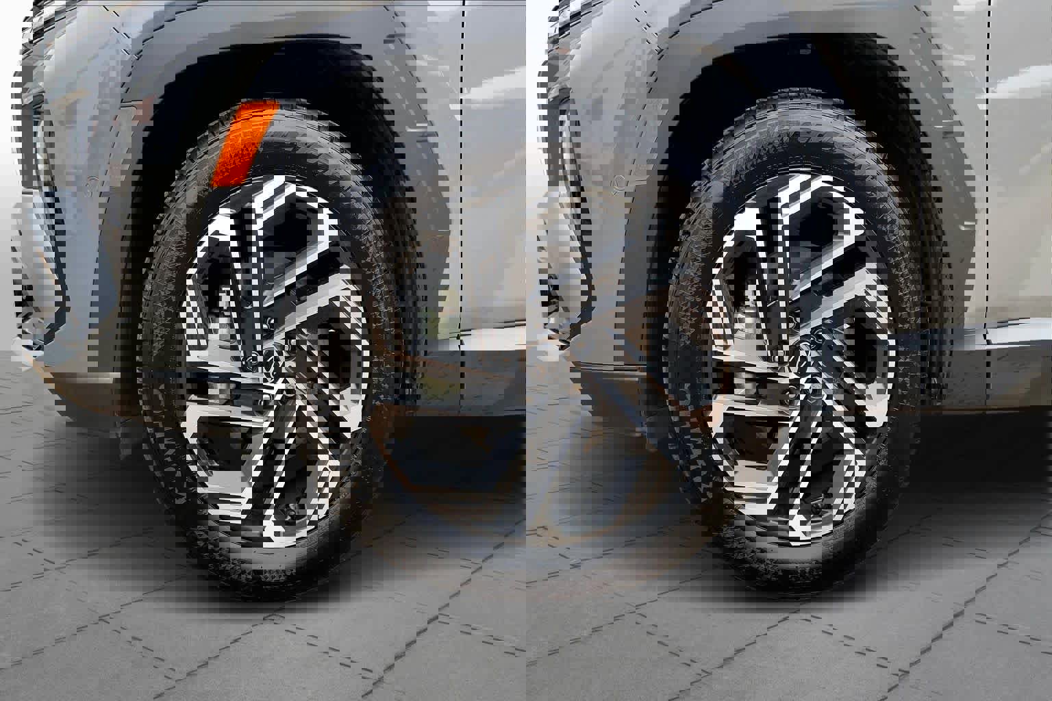 Used 2025 Hyundai Tucson Limited FWD image 11