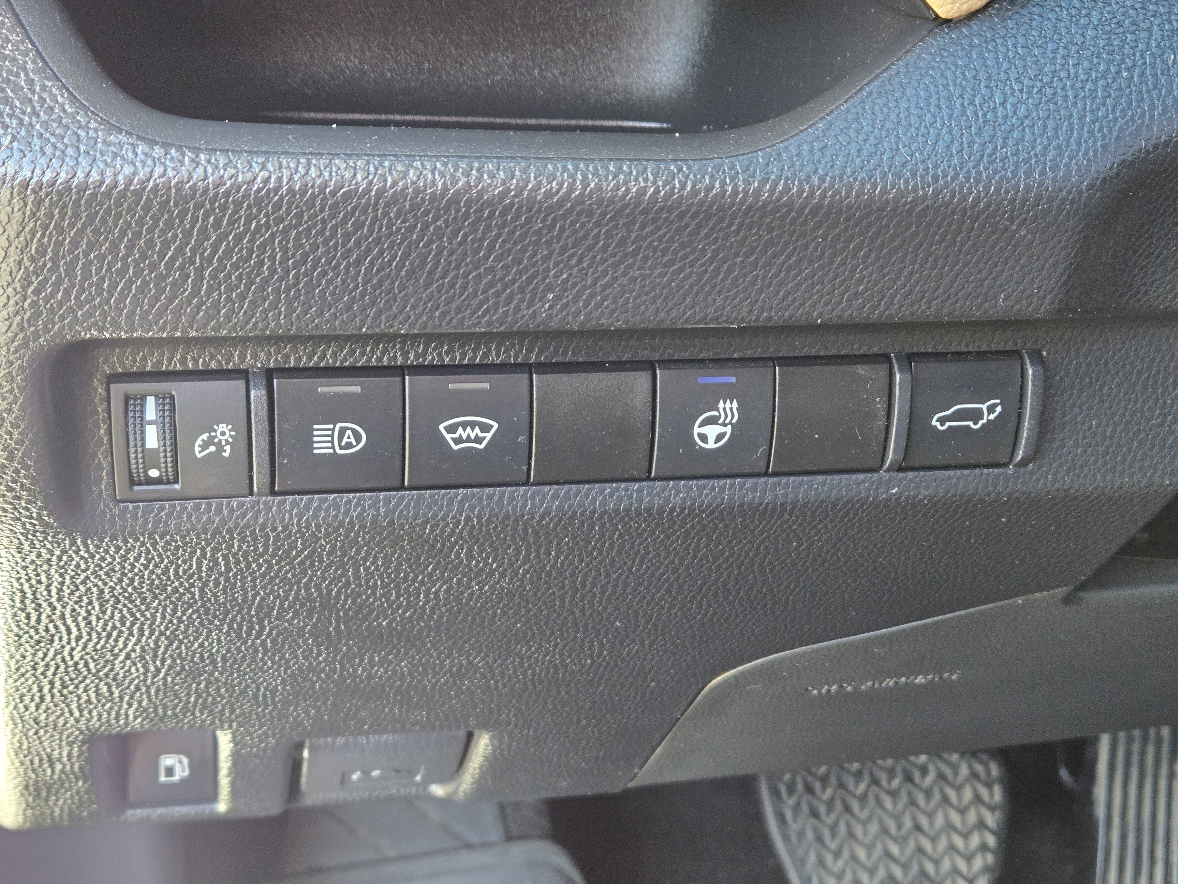 Used 2023 Toyota RAV4 XLE Premium image 22