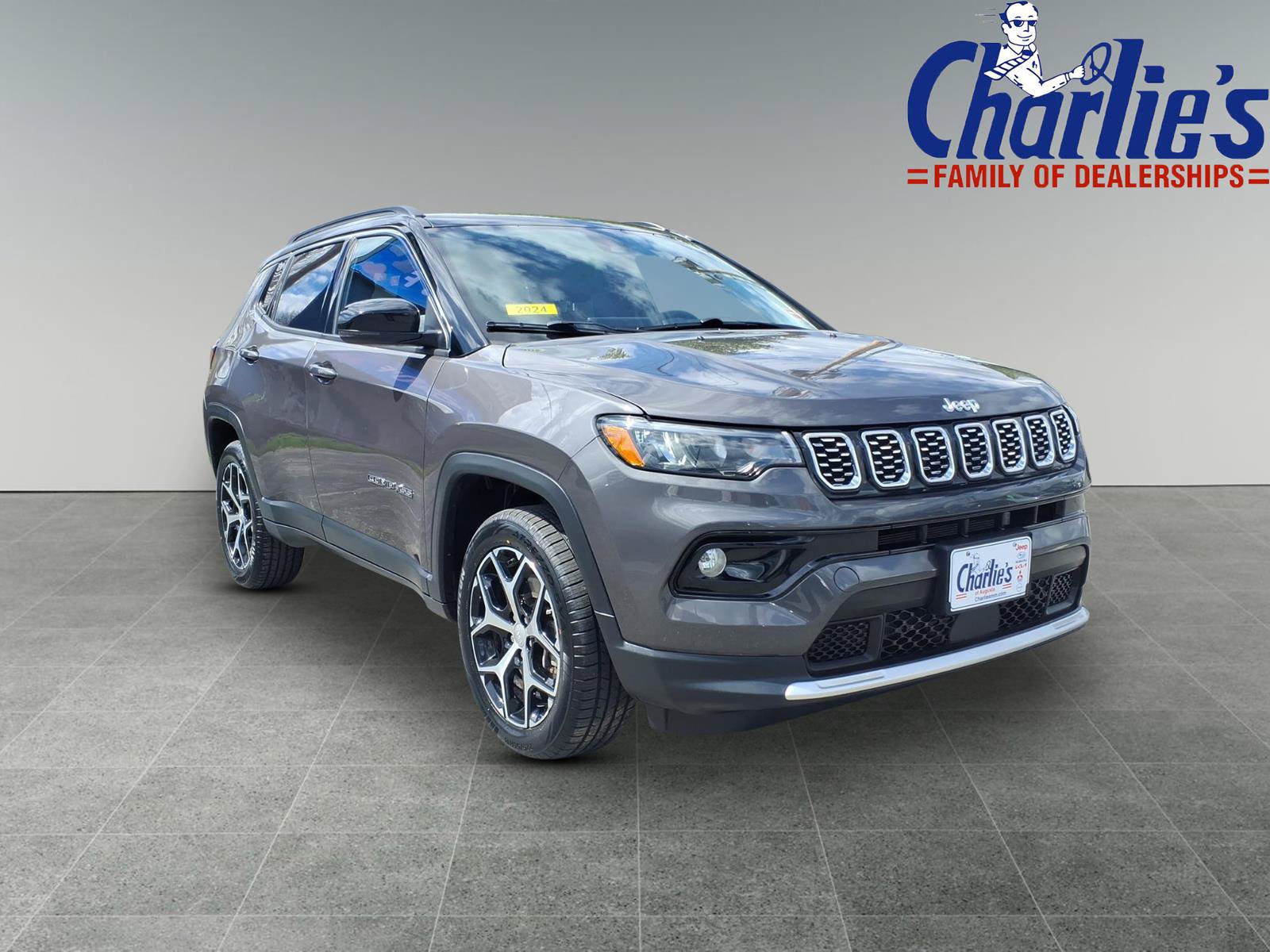 Used 2024 Jeep Compass Limited AWD/4WD image 3