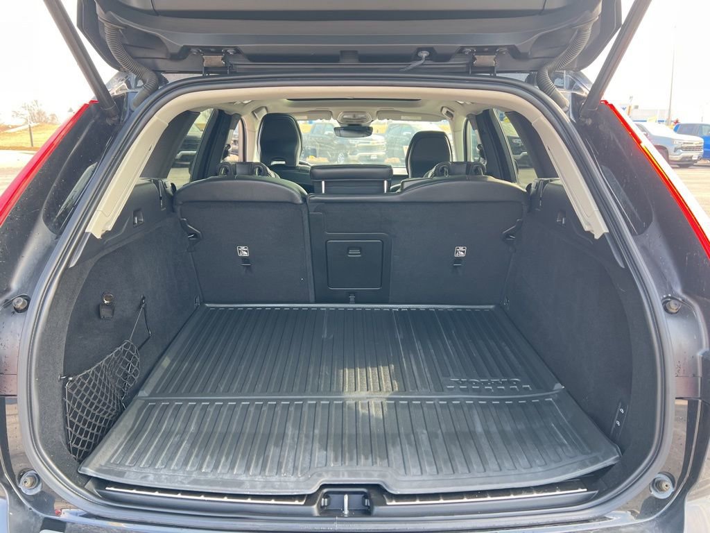 Used 2022 Volvo XC60 T8 Inscription image 6