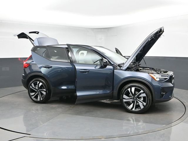 New 2026 Volvo XC40 B5 Plus w/ Climate Package AWD/4WD image 54