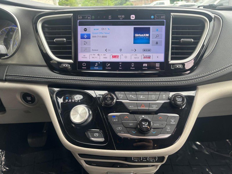 Used 2023 Chrysler Pacifica Touring-L w/ Uconnect Theater Family Group AWD/4WD image 19
