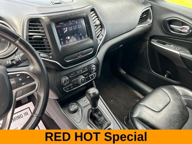 Used 2019 Jeep Cherokee Latitude Plus AWD/4WD image 21