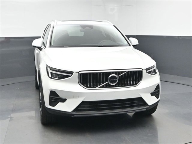 Used 2024 Volvo XC40 B5 Plus w/ Protection Package Premier image 2