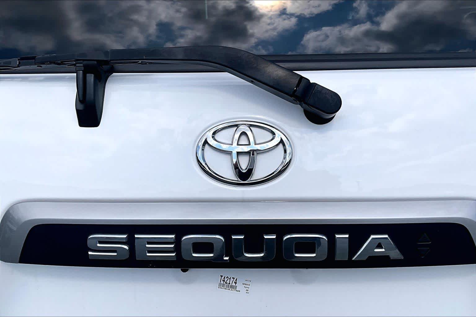 Used 2020 Toyota Sequoia Limited w/ Safety & Convenience Package AWD/4WD image 31