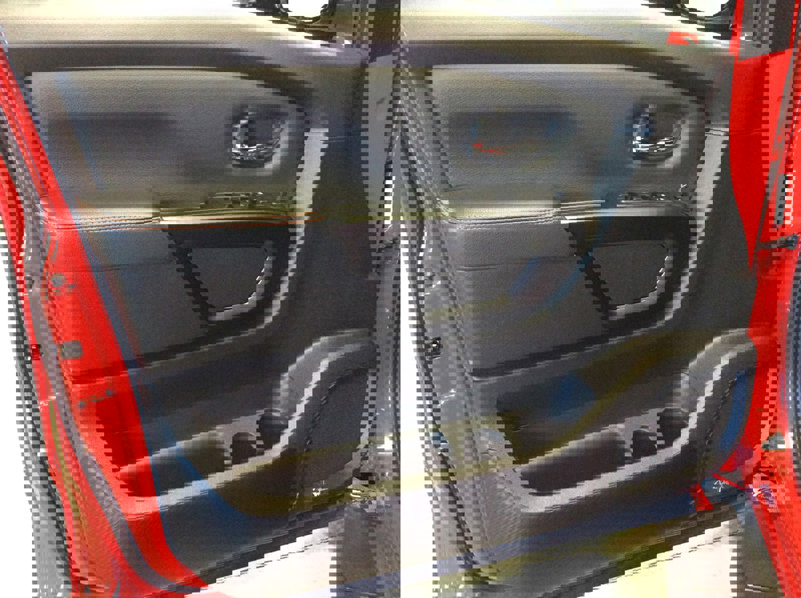 Used 2024 Nissan Titan PRO-4X w/ Pro-4x Utility Package image 15