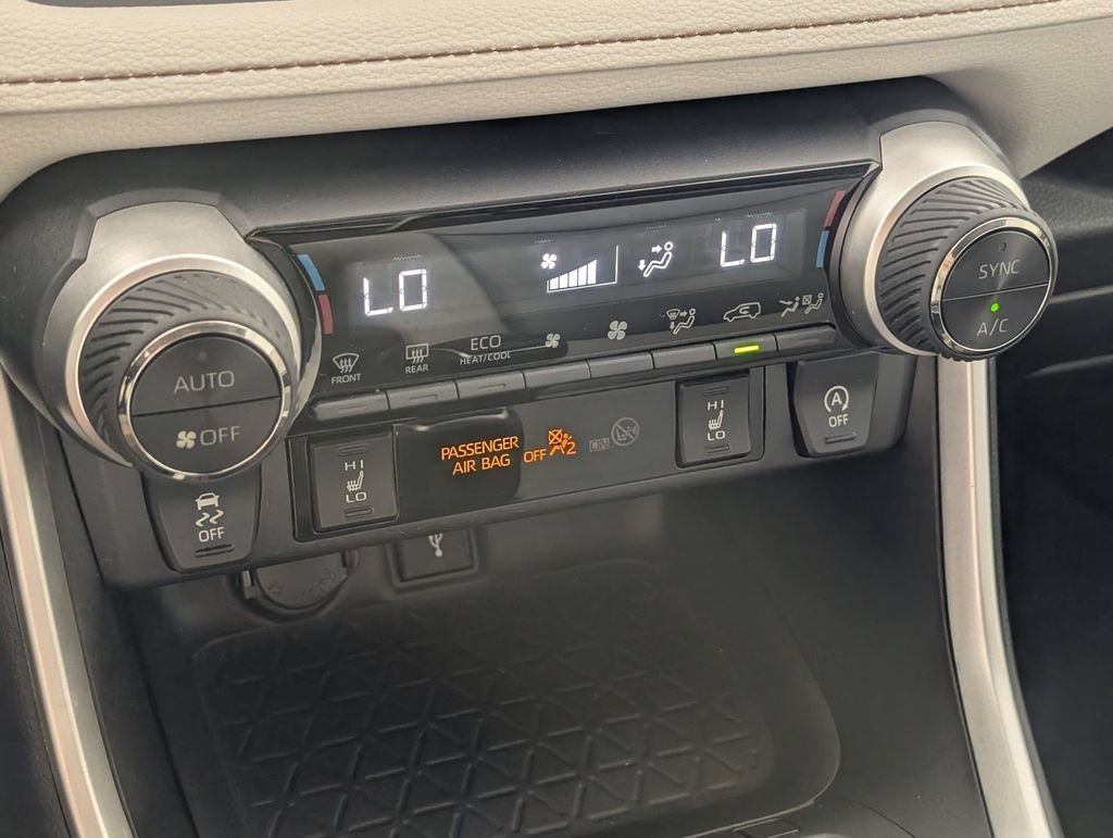 Used 2022 Toyota RAV4 XLE Premium AWD/4WD image 24