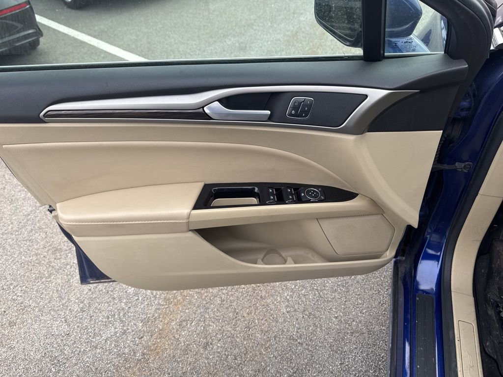 Used 2015 Ford Fusion SE w/ Equipment Group 202A FWD image 15