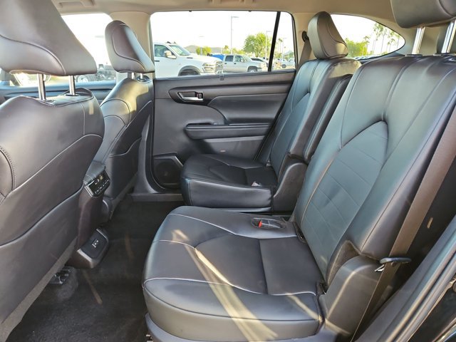 Used 2022 Toyota Highlander L FWD image 24