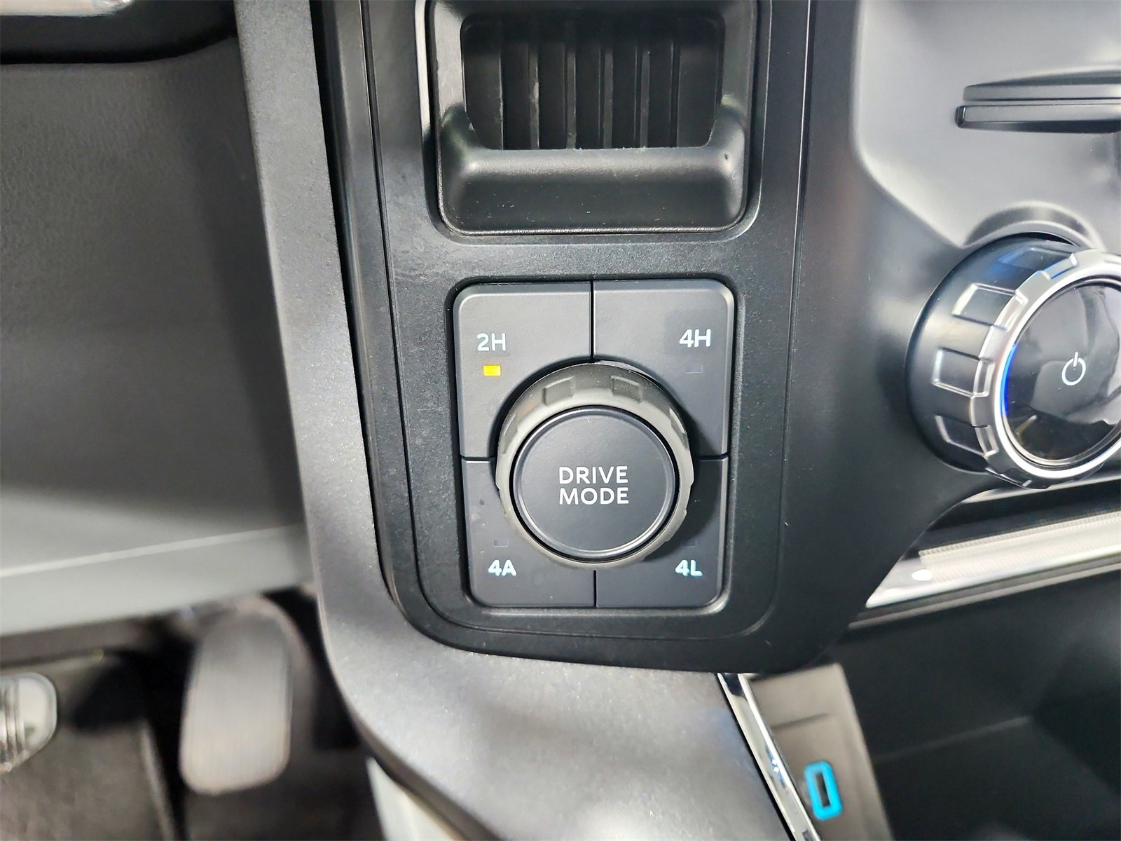 Used 2023 Ford F150 Lariat image 28