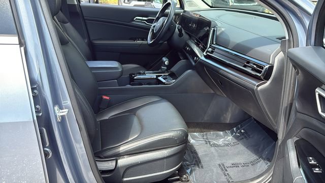 Used 2025 Kia Sportage EX FWD image 12