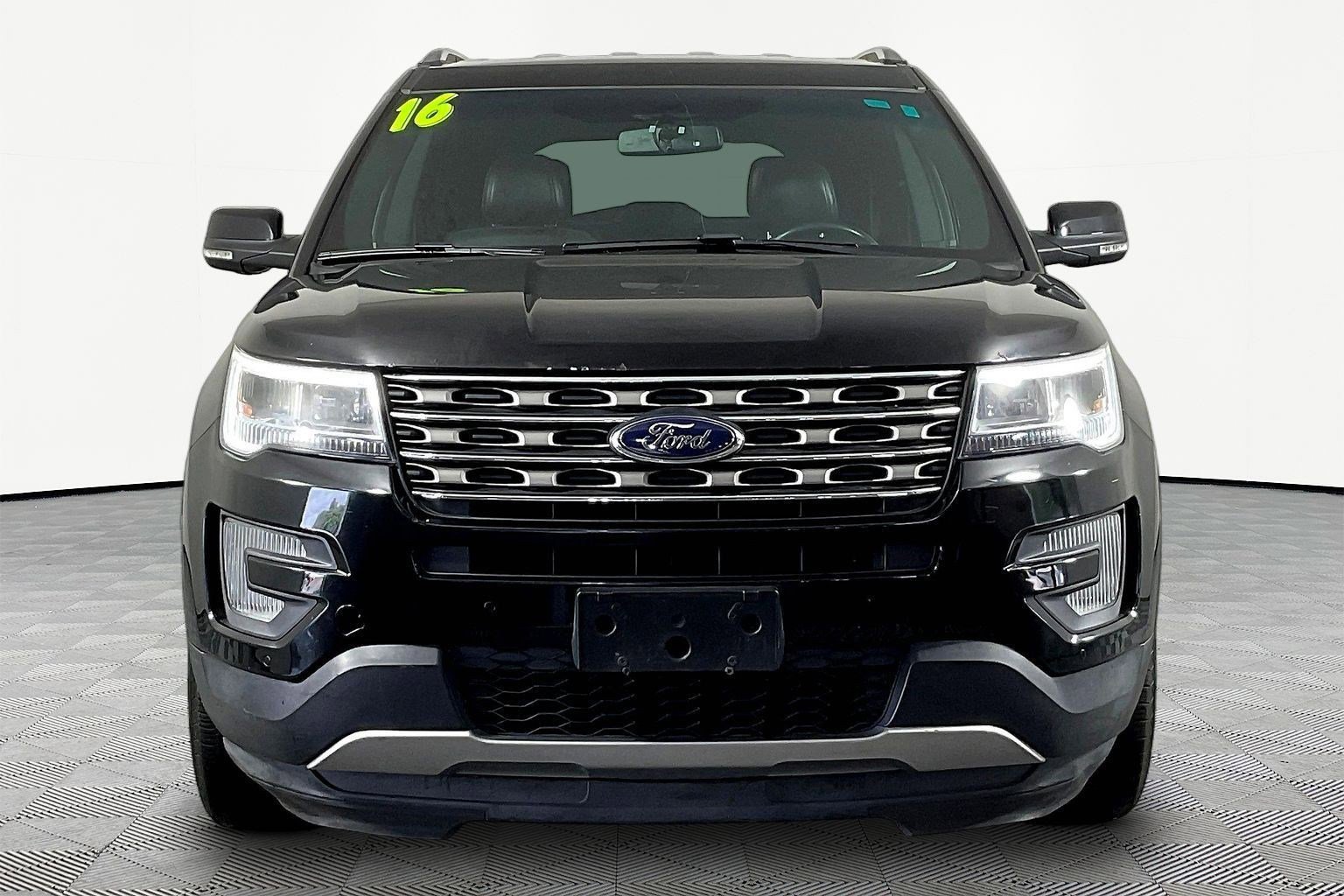 Used 2016 Ford Explorer XLT w/ Equipment Group 202A image 2
