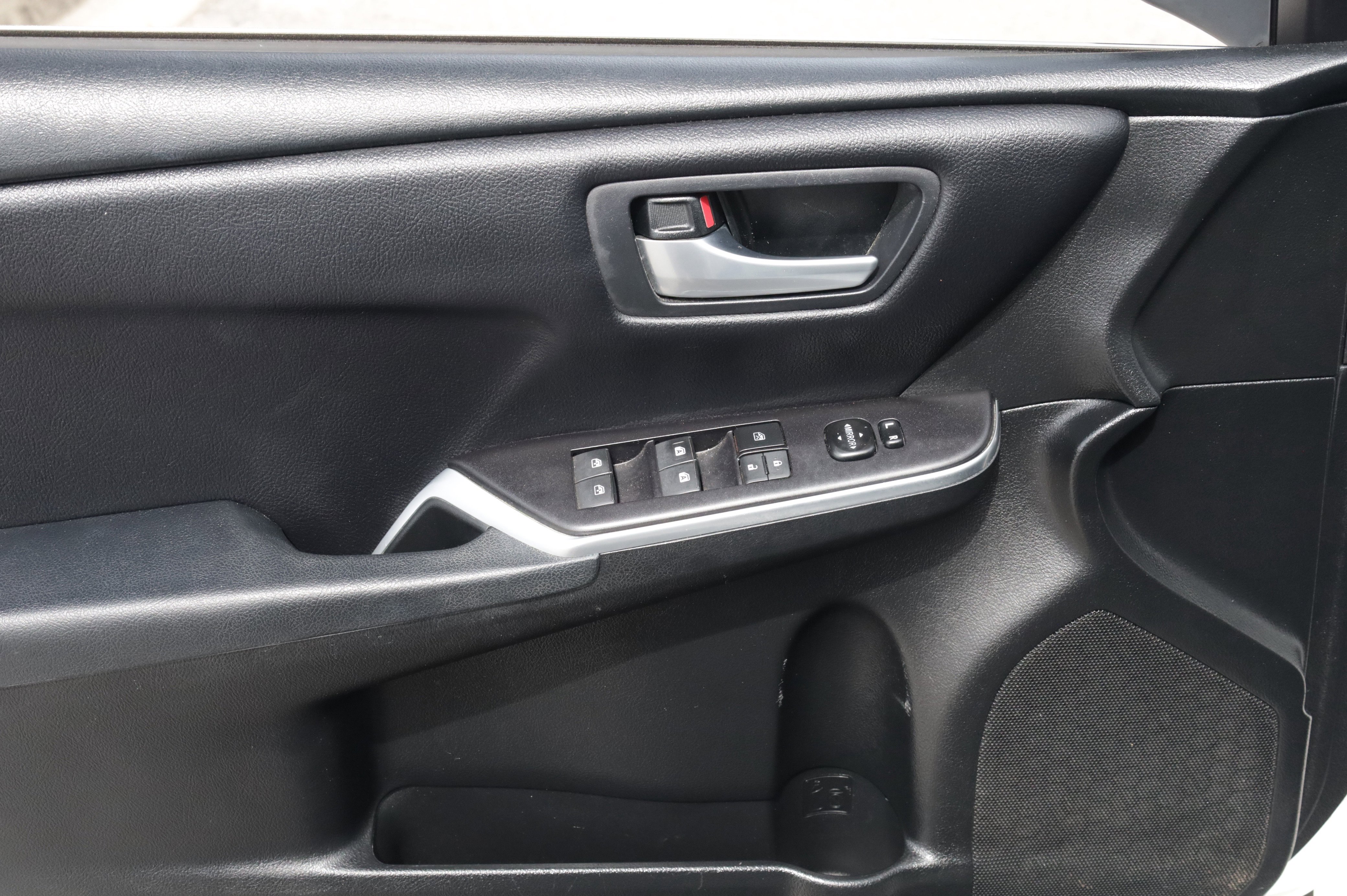 Used 2017 Toyota Camry SE FWD image 24