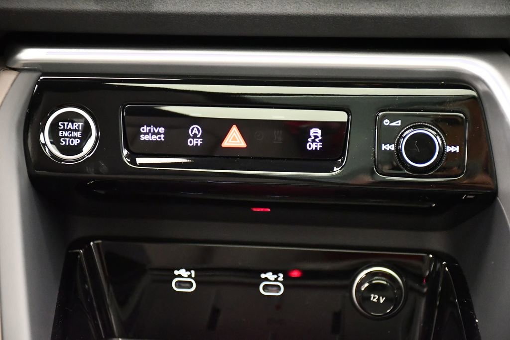 Used 2025 Audi Q5 Premium w/ Convenience Package image 27