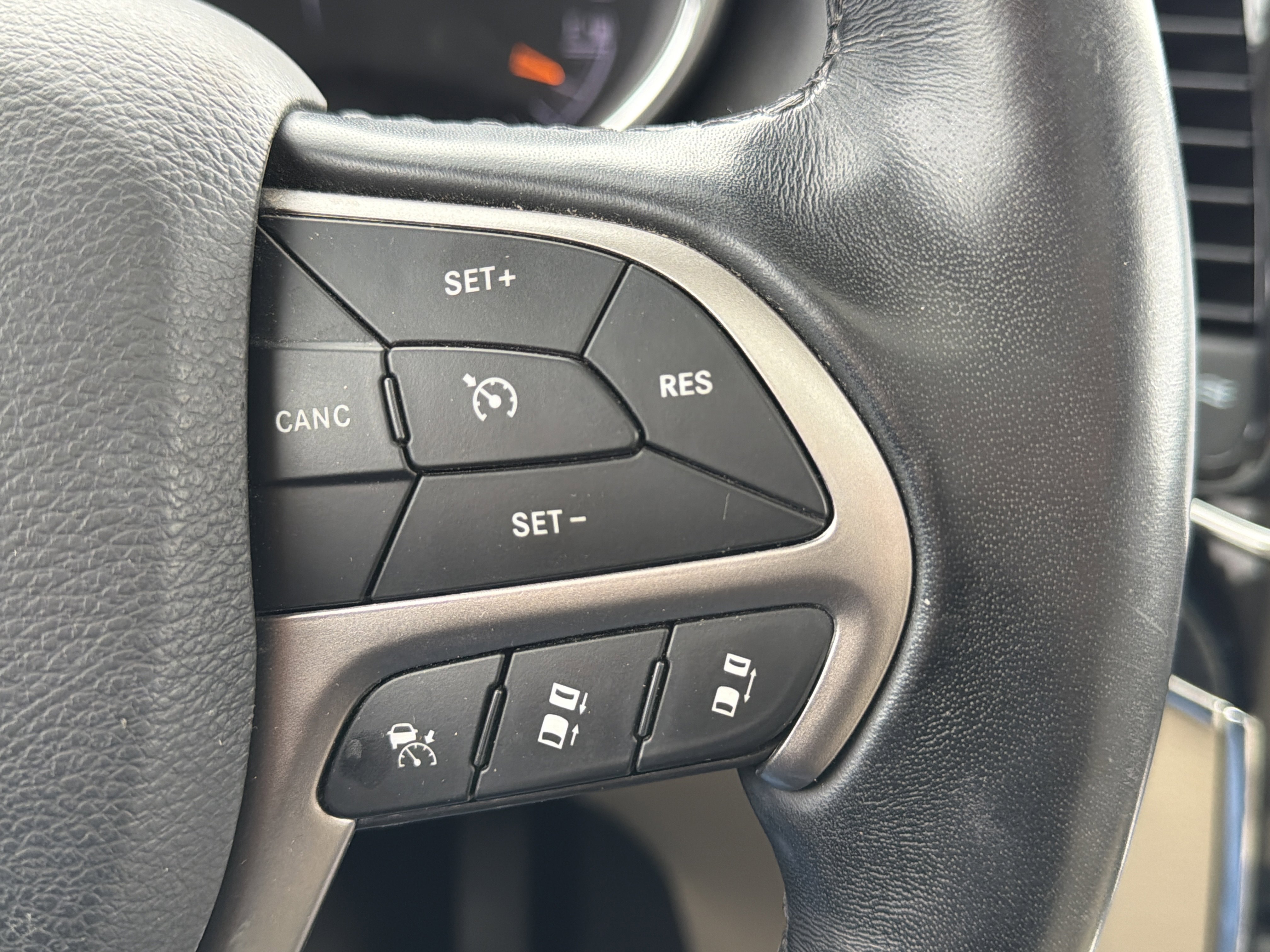 Used 2020 Jeep Grand Cherokee Limited w/ Luxury Group II image 14