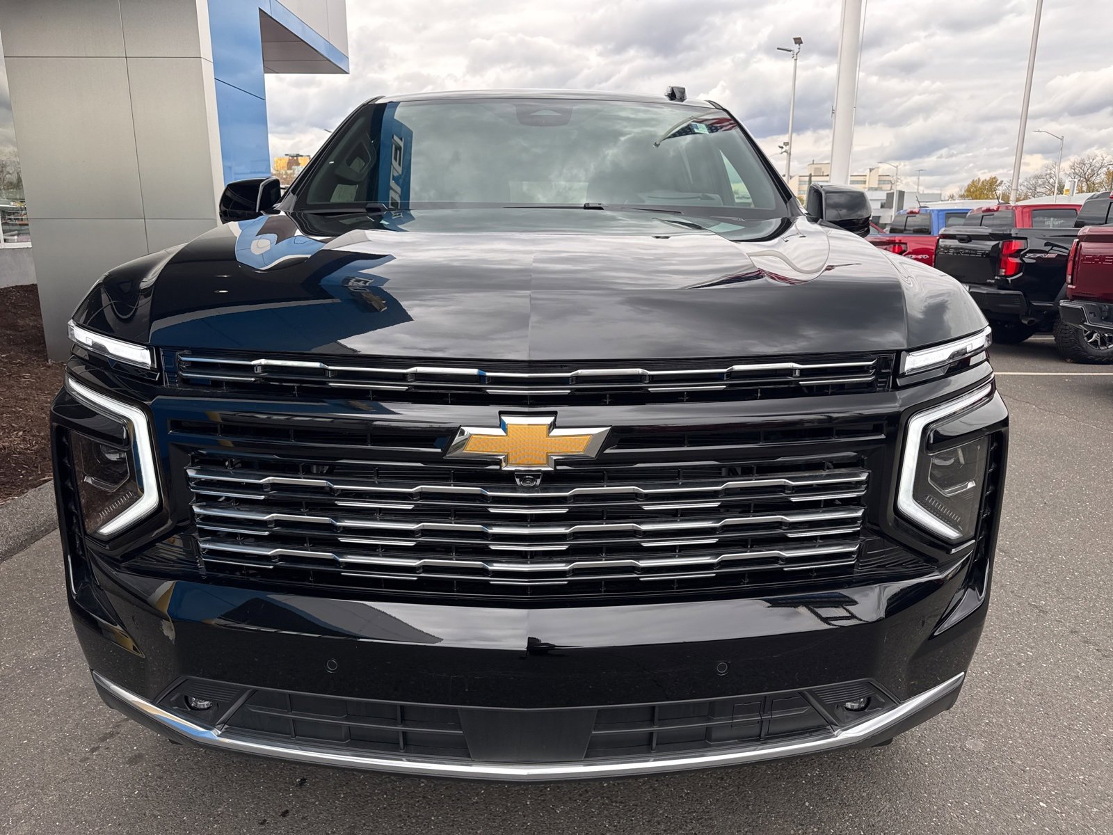 New 2025 Chevrolet Suburban High Country image 3