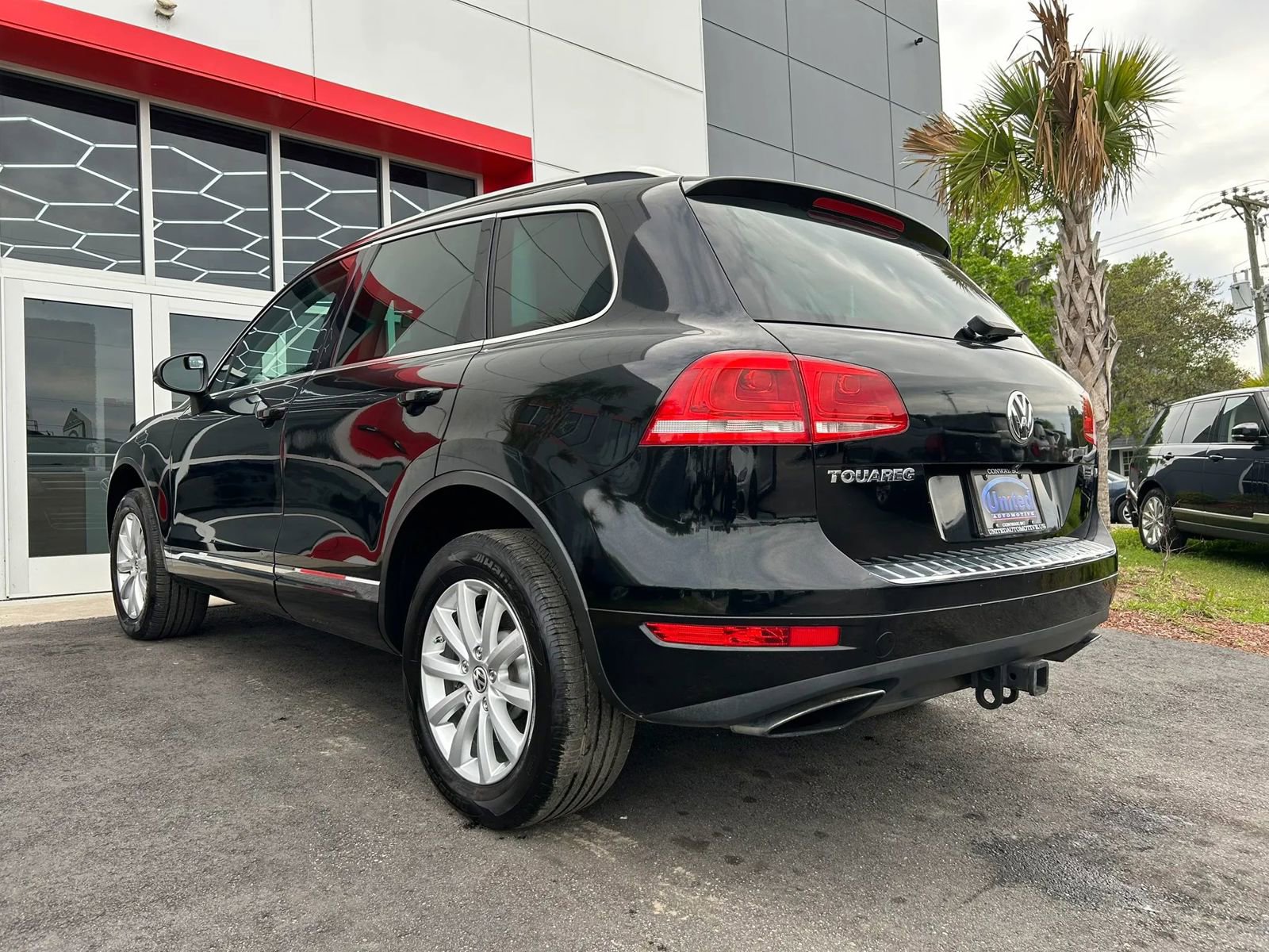 Used 2011 Volkswagen Touareg Sport image 6