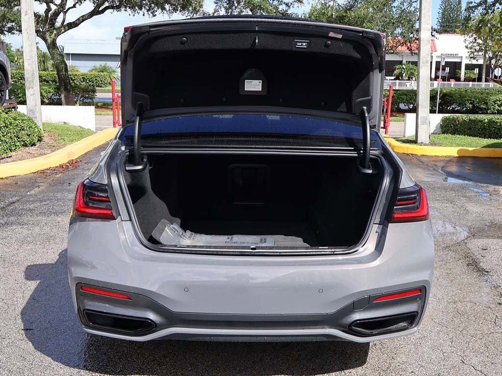 Used 2022 BMW 740i w/ M Sport Package image 20