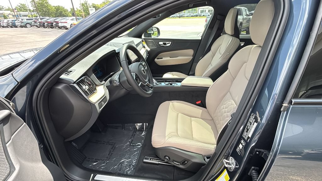 New 2026 Volvo XC60 B5 Plus w/ Protection Package Premier AWD/4WD image 24