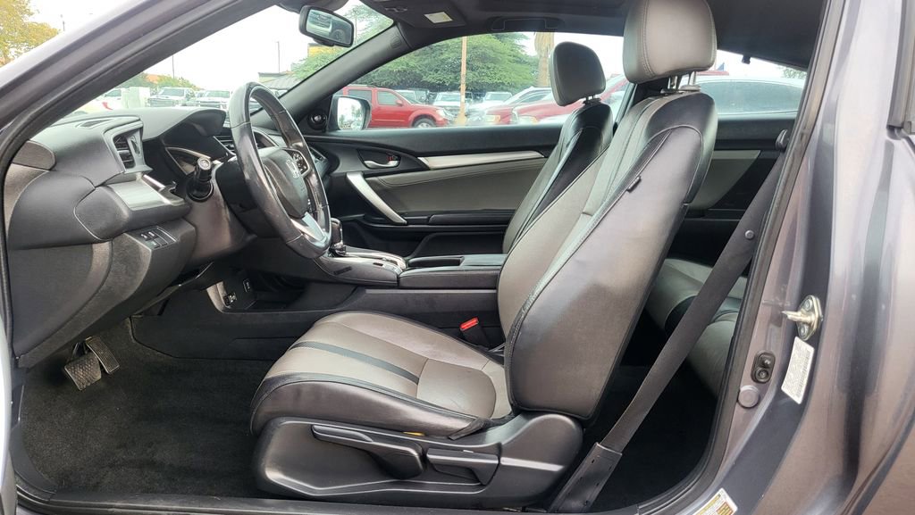 Used 2016 Honda Civic Touring image 18